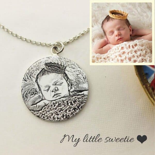 純銀嬰兒照片影雕項鍊 (圓牌)